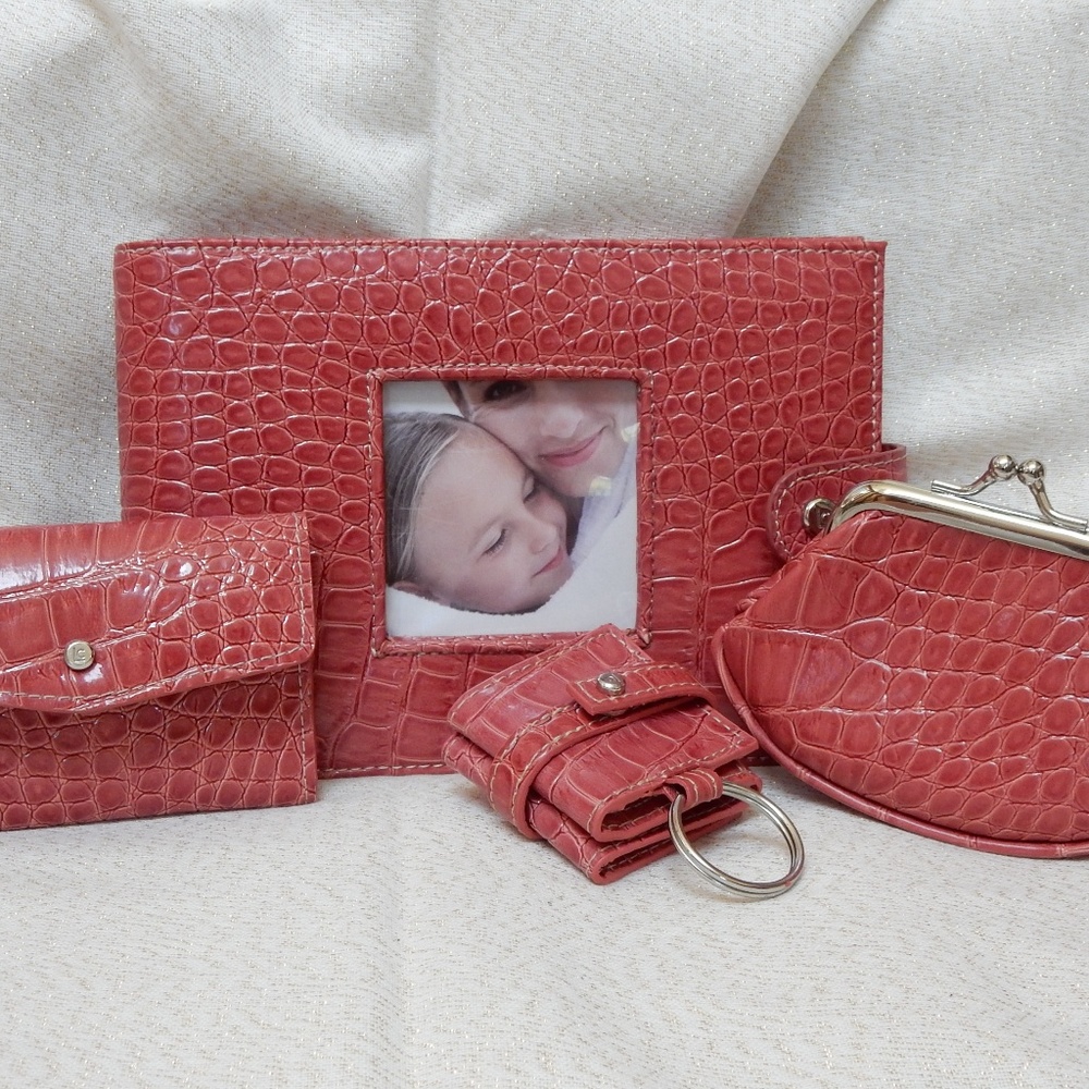 Liz Claiborne Salmon Color 4 piece wallet set